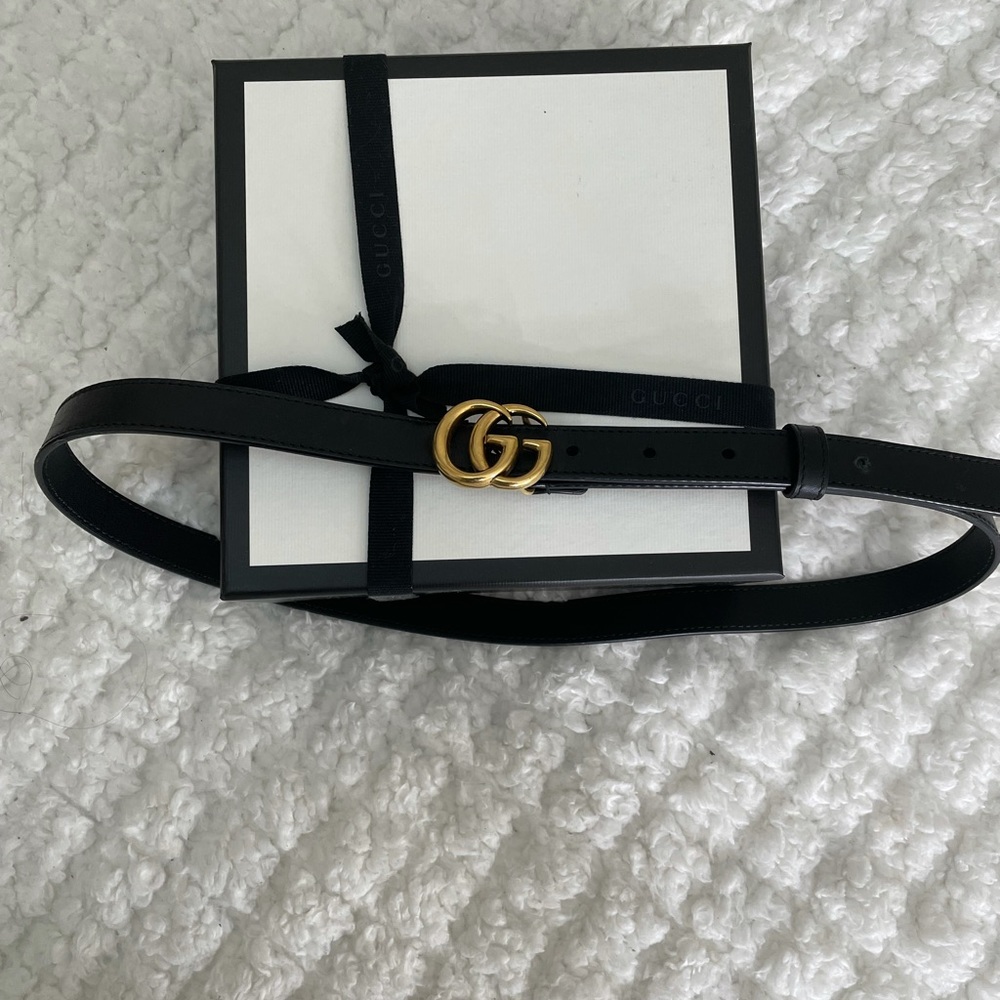 Women’s Gucci black with leather double G belt size 85 in US size it’s size 26